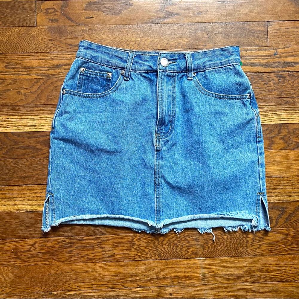 Boohoo blue denim frayed hem mini skirt size 6